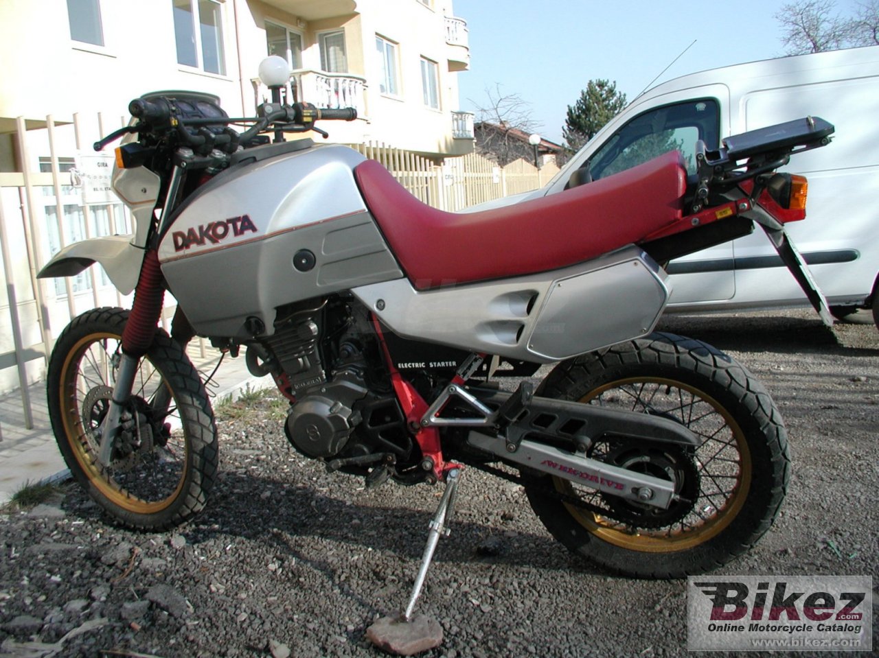 Big Ivan Petrov 500 dakota picture and wallpaper from Bikez.com